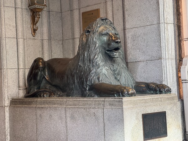 Trafalgar square lions in Tokyo